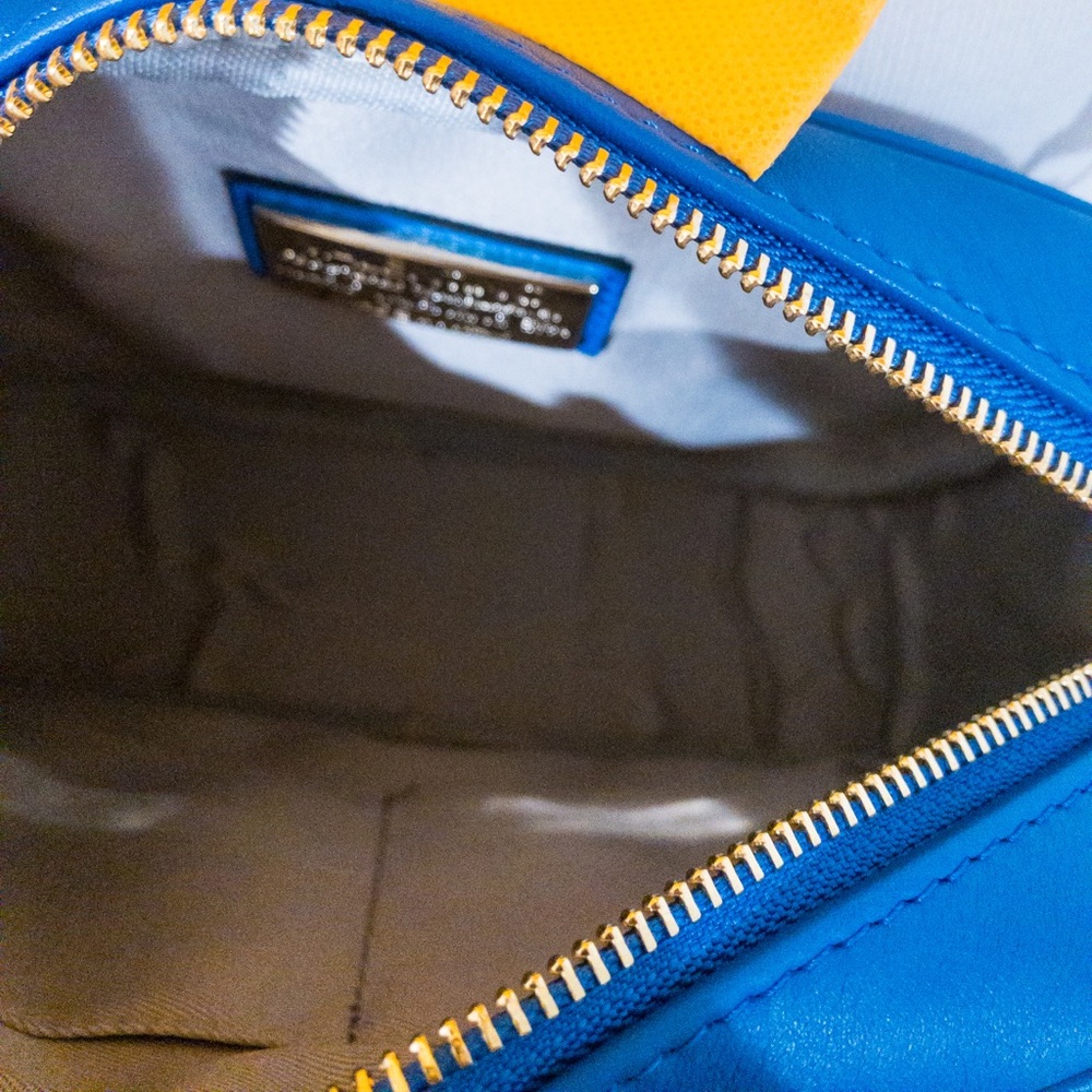 Valentino Mia Signature Crossbody - NWT - Picture 4 of 9
